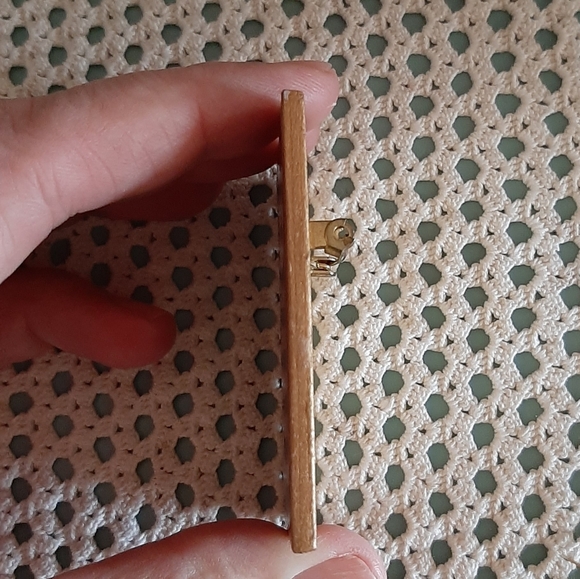 Vintage Gail Callahan Painted Wooden Christmas Angel Rectangle Brooch Pin Signed - Picture 3 of 3